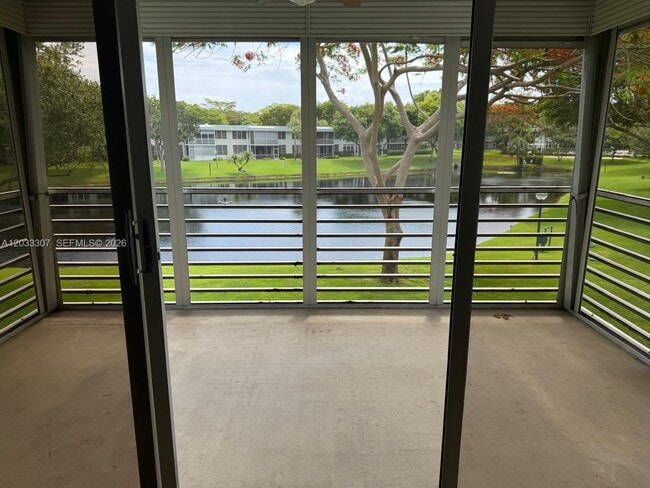 Building Photo - 4261 W Palm Aire Dr