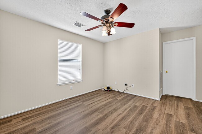 Building Photo - 11902 Rolling Stream Dr