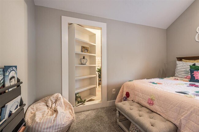 Building Photo - 127 5th St