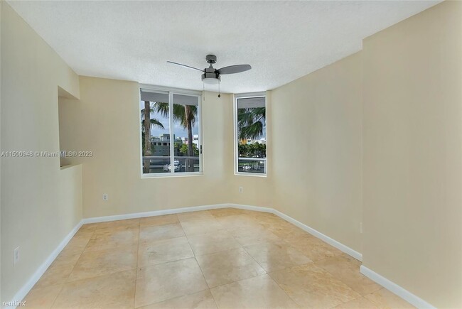 Building Photo - 3 br, 2 bath House - 5900 Collins Ave Apt 408