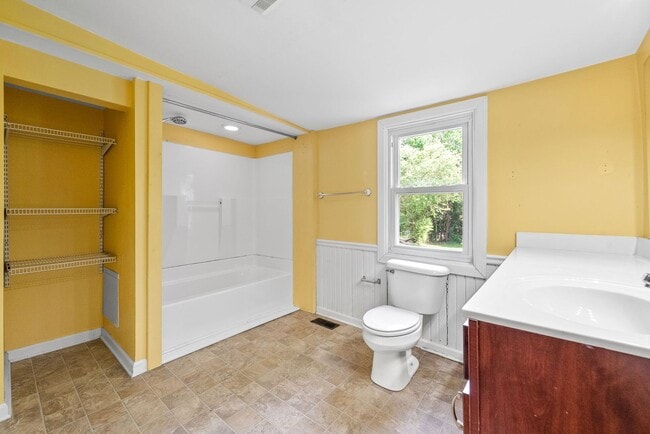 Building Photo - Home For Rent Near Historic Downtown Clark...