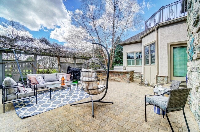 Building Photo - 6655 Traquair Pl