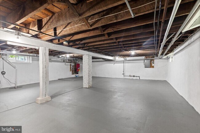 Building Photo - 28 Grove Ave