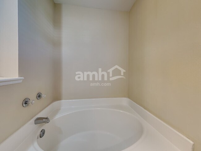 Building Photo - 12555 Belmont Lakes Dr