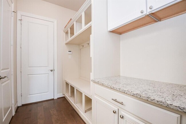 Building Photo - 25106 Sundance Park Ln