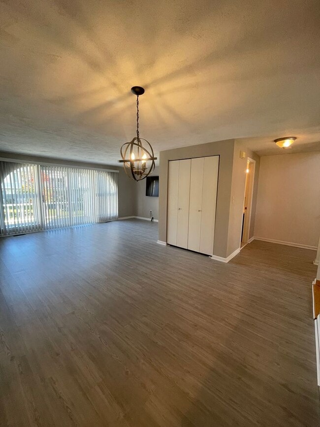 Building Photo - Baldwinsville Townhome - 2 Bedrooms 1.5 ba...