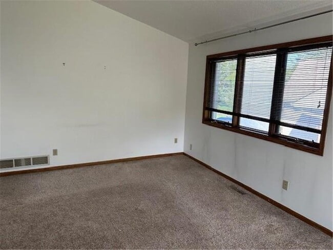 Building Photo - 698 Hanover Ct