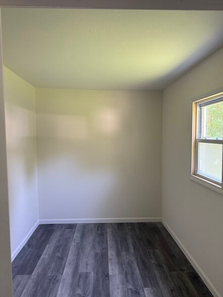 Building Photo - 6055 Bryan Rd