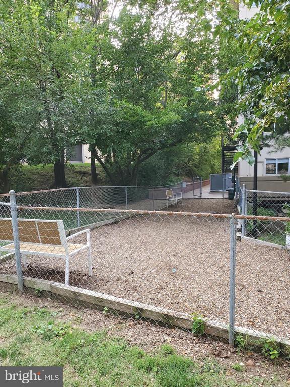 Building Photo - 1211 S Eads St