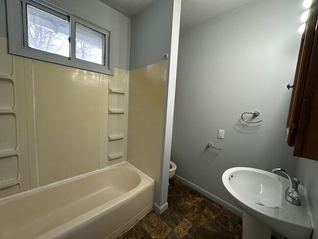 Building Photo - 27 State St