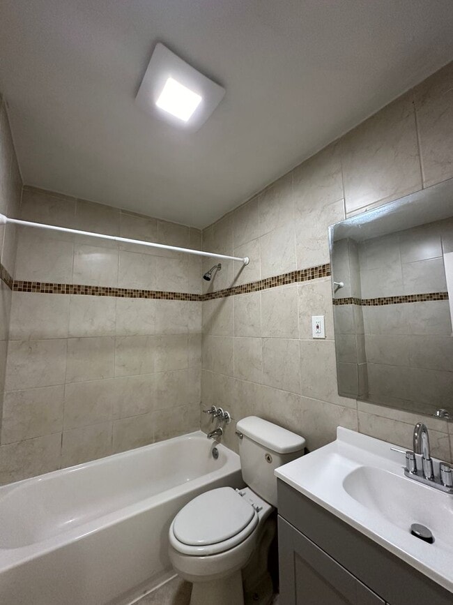 Building Photo - Malibu-4 Bedroom 2 Bath Single Family home