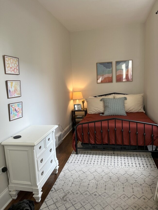 Building Photo - 2035 W Evergreen Ave