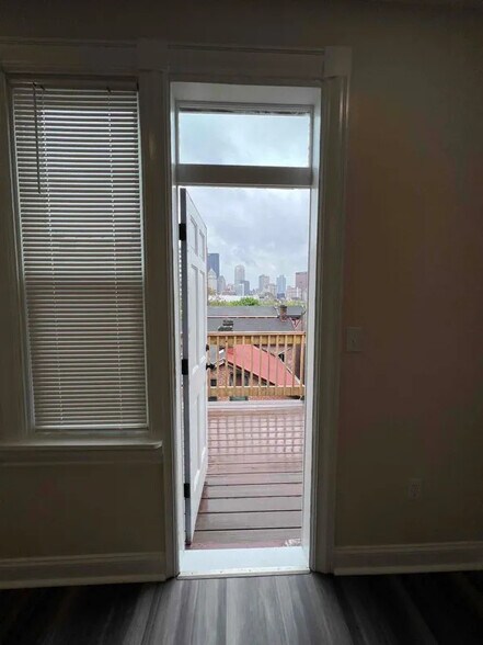 Building Photo - 521 Avery St