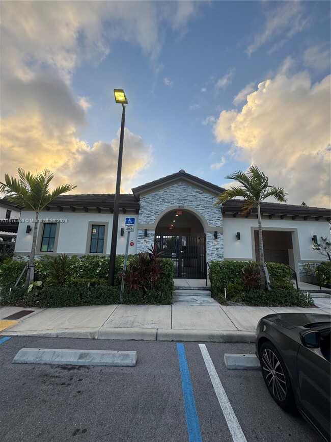 Building Photo - 505 E Dania Beach Blvd