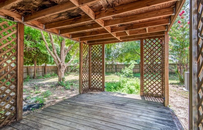 Building Photo - 5624 Annandale Dr