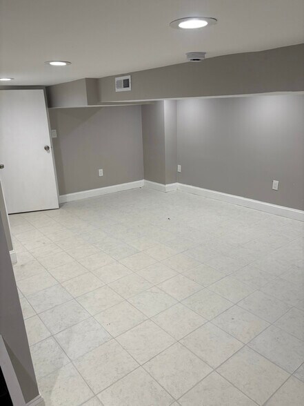 Building Photo - 4905 Chalgrove Ave