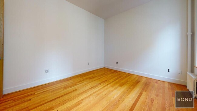 Building Photo - 129 E 97th St