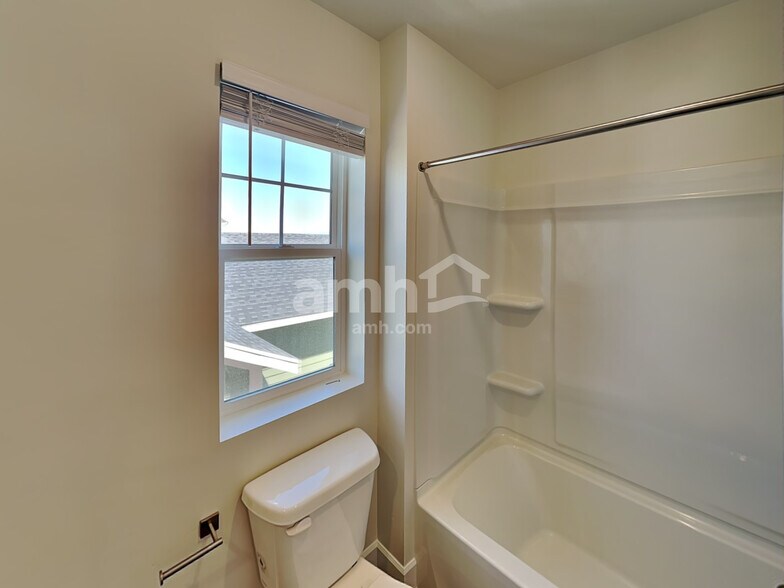 Building Photo - 11022 S Trocadero Ave