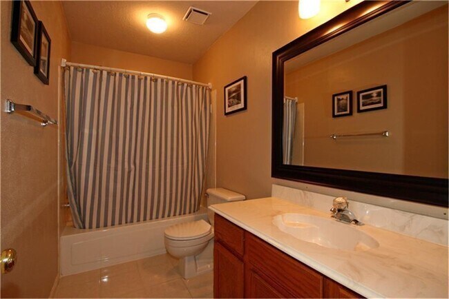 Building Photo - 7 Thrush Grove Pl