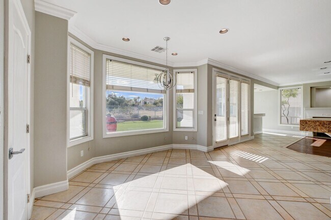 Building Photo - COMING SOON!! $1000 off 1st months Rent Guard-Gated Golf Course Living on the 14th Green!