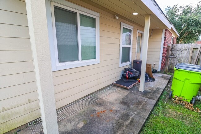 Building Photo - 1023 Aster Rd