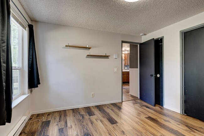 Building Photo - Charming 3 Bed, 2 Bath Home on a Quiet Street