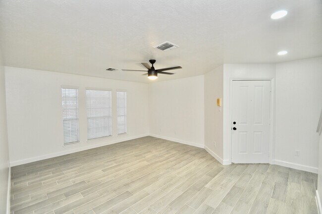 Building Photo - 16402 Gold Ridge Ln