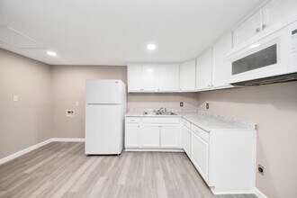 Building Photo - 17111 River Rd