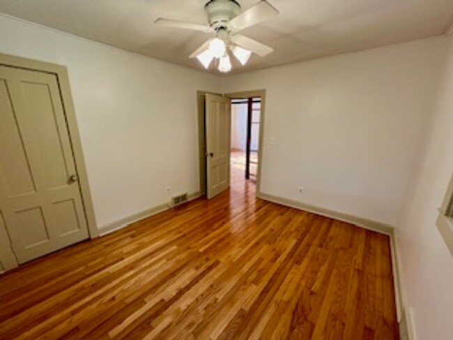 Building Photo - Cozy, 2 bedroom Single Family Home