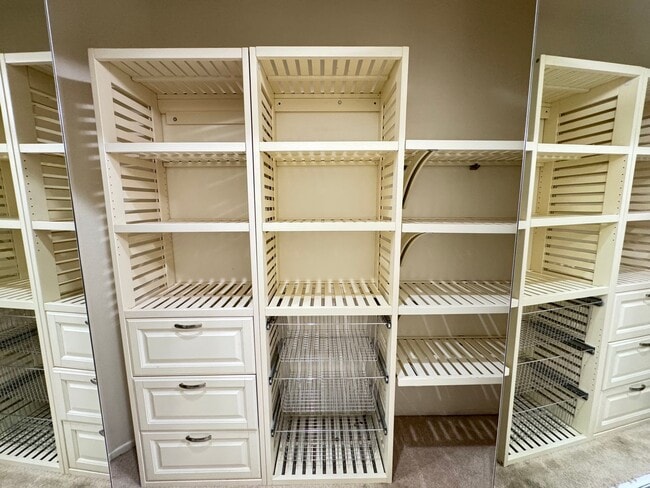 Building Photo - Beautiful 2Bd/2.5Ba Townhome in Rancho Santa Margarita w/2 Car Garage!