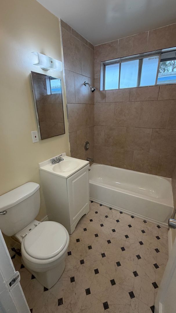 Building Photo - 159th