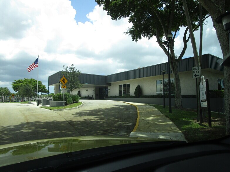 Building Photo - 517 Flanders K