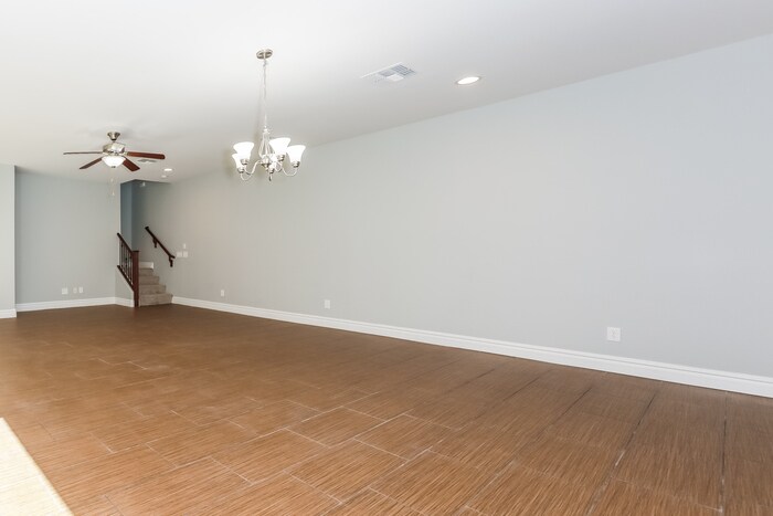 Building Photo - 1063 S Agnes Ln