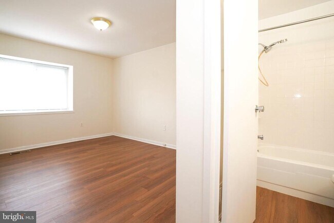 Building Photo - 4570 Conwell Dr