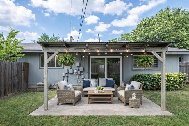 Building Photo - 2311 Singletree Ave