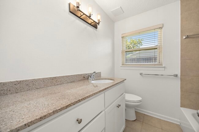 Building Photo - 1726 Wycliffe Dr