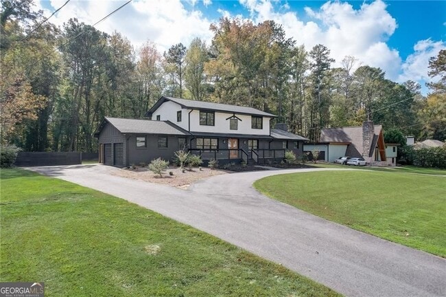 Building Photo - 3202 Kingsdale Dr SW