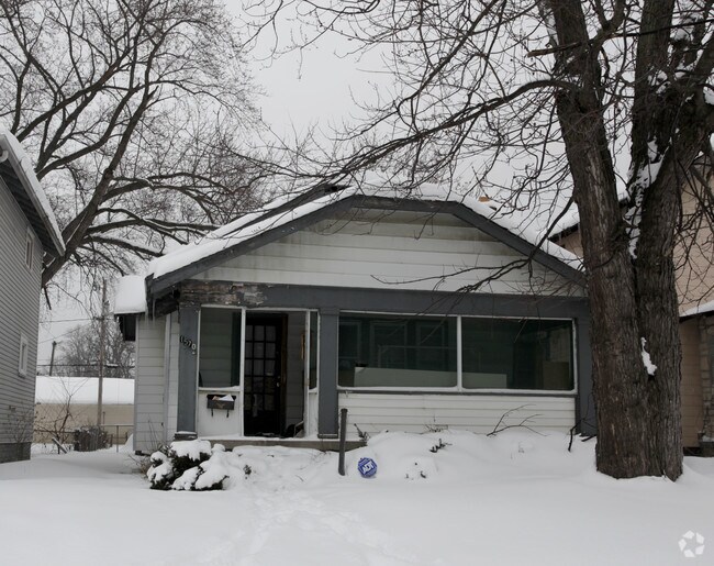 Primary Photo - 1570 Duxberry Ave