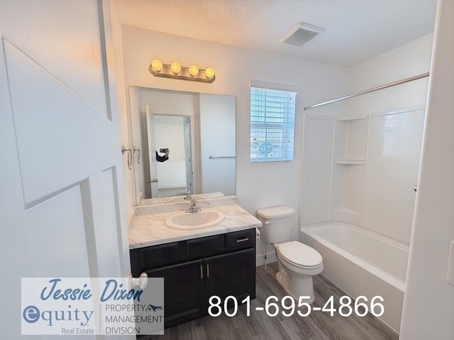 Building Photo - 1822 W Parkview Dr