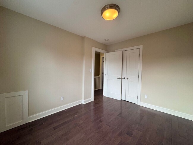 Building Photo - Charming 2 Bed 1.5 Bath Townhome In Beautiful Lily Ponds