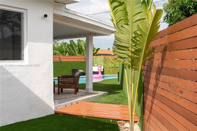 Building Photo - 1331 NE 160th St