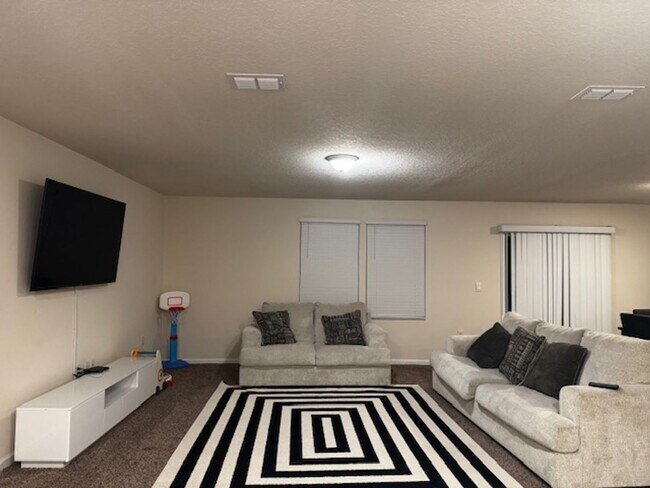 Building Photo - Awesome 4/2 Located in Desirable Yulee Area Nassau County Priced to rent and won't last long!