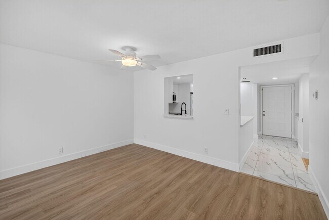 Building Photo - 14375 Strathmore Ln