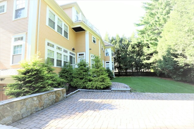 Building Photo - 62 Country Club Ln