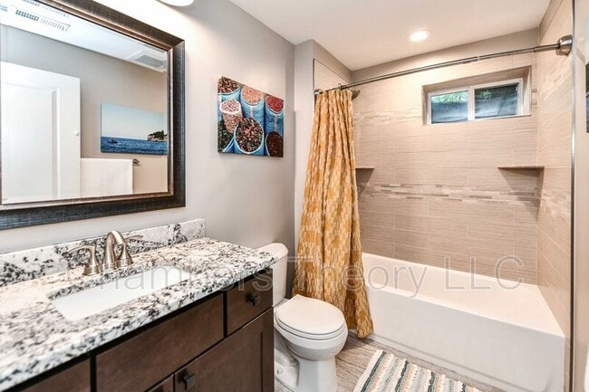 Building Photo - 1015 Woods Pl