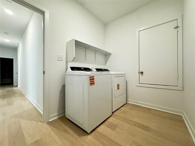 Building Photo - 368 Kapok St