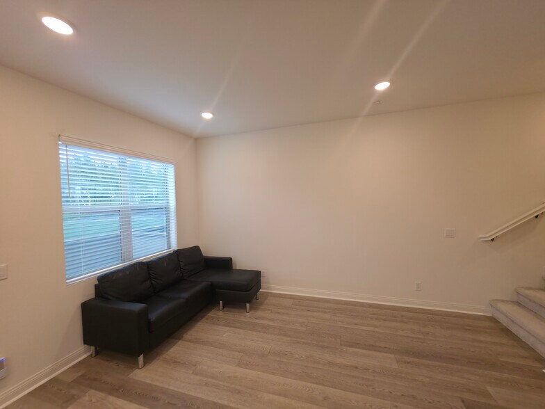 Building Photo - 12120 Blue Sky Ct