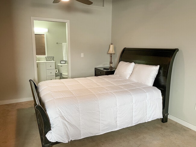 Building Photo - 225 S Main St