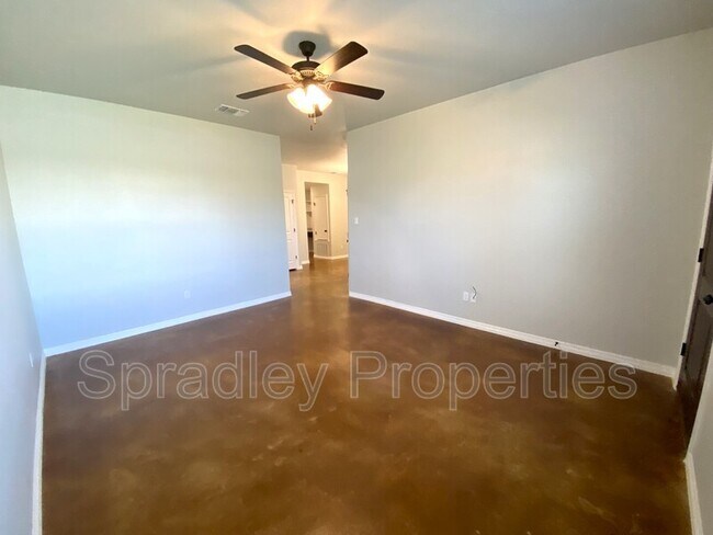 Building Photo - 202A Juniper Dr