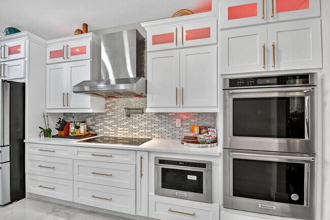 Building Photo - 9167 Oak Alley Dr